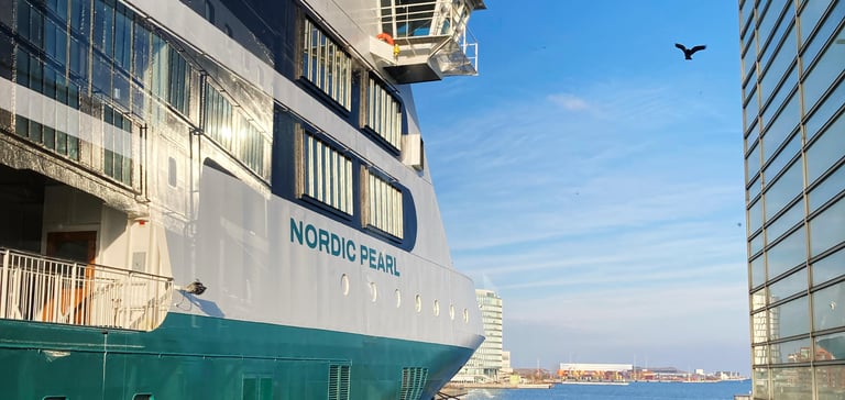 Nordic Pearl framme till höger